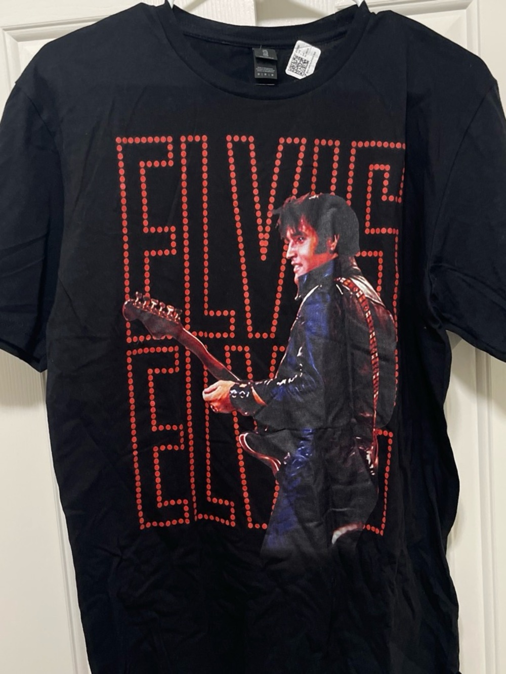 Gildan Black Short Sleeve Elvis Graphic Tee with Red Accent